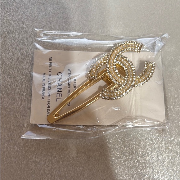 Chanel Gold Hair Clip with Crystals - Picture 1 of 3